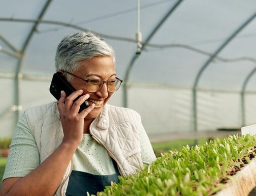 https://farm2growup.com/public/front/images/section/s-contact.jpg